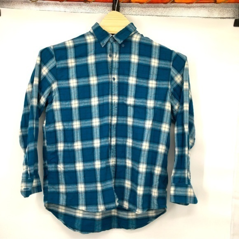 Cabela’s Flannel shirt  blue plaid soft . Botton‎ down. Size L